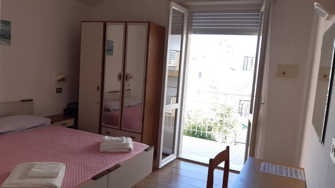Hotel Elisabetta 2 Stelle Cattolica Kültér fotó
