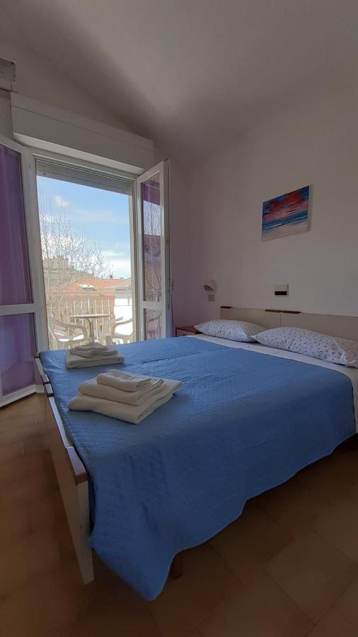 Hotel Elisabetta 2 Stelle Cattolica Kültér fotó