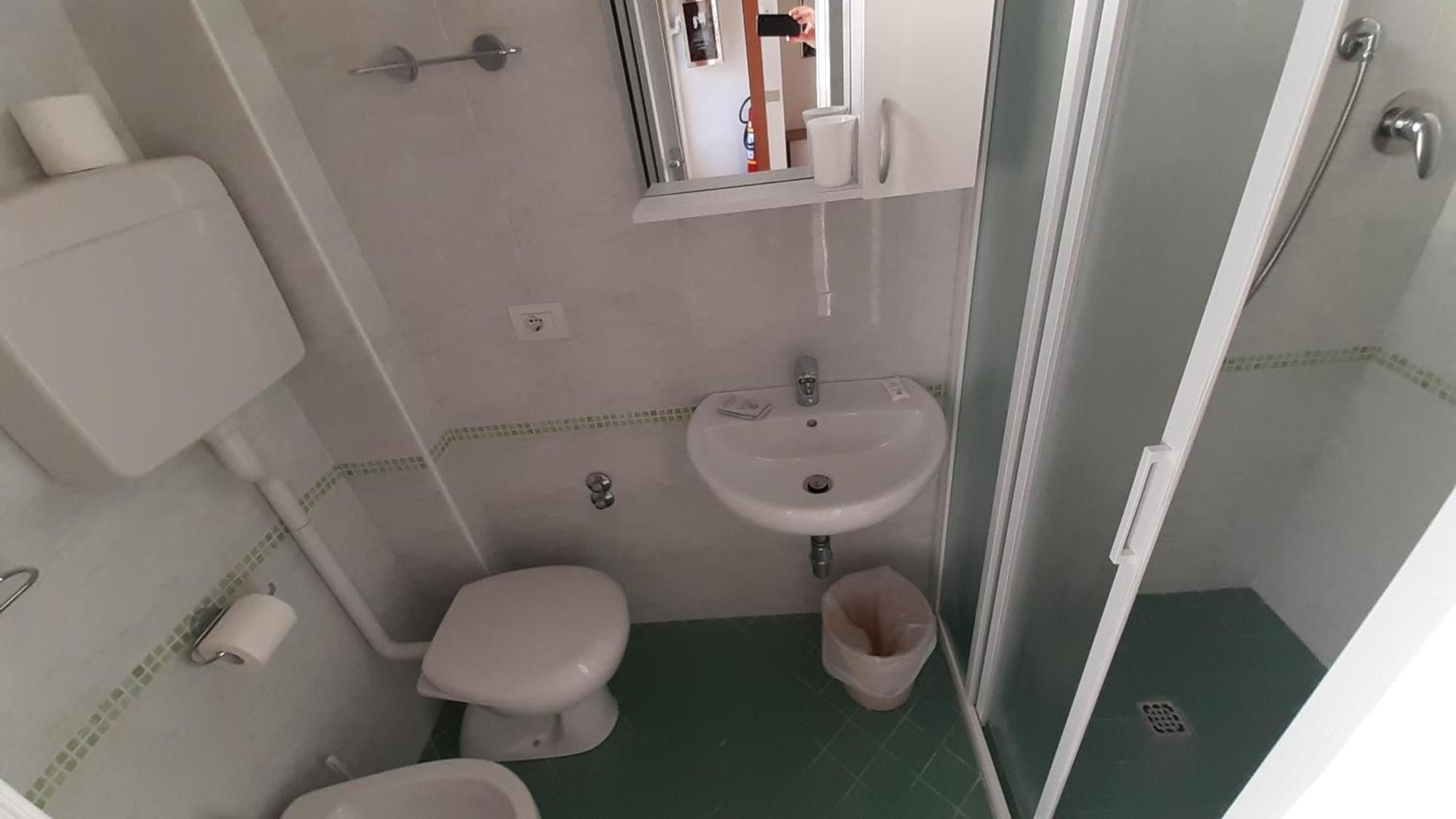 Hotel Elisabetta 2 Stelle Cattolica Kültér fotó