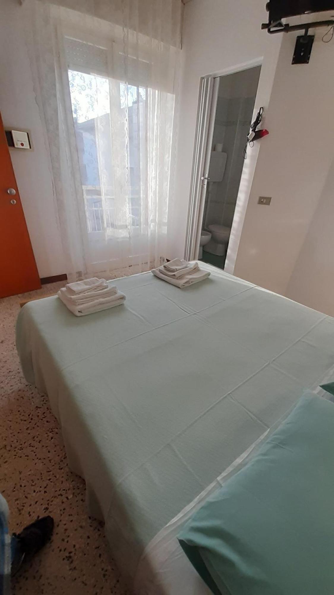 Hotel Elisabetta 2 Stelle Cattolica Kültér fotó